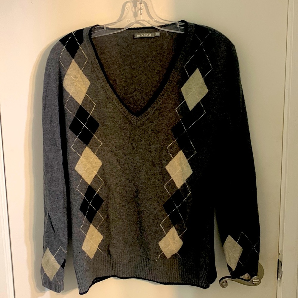 V-neck Cashmere sweater.
